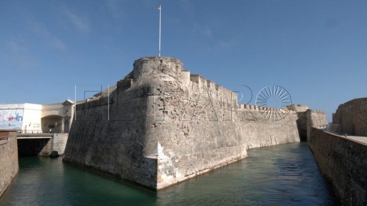 mito-unico-foso-navegable-mundo-018