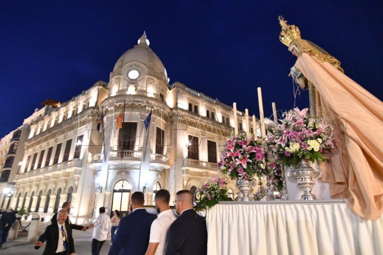 traslado-titulares-cofradia-encrucijada-obras-catedral-1