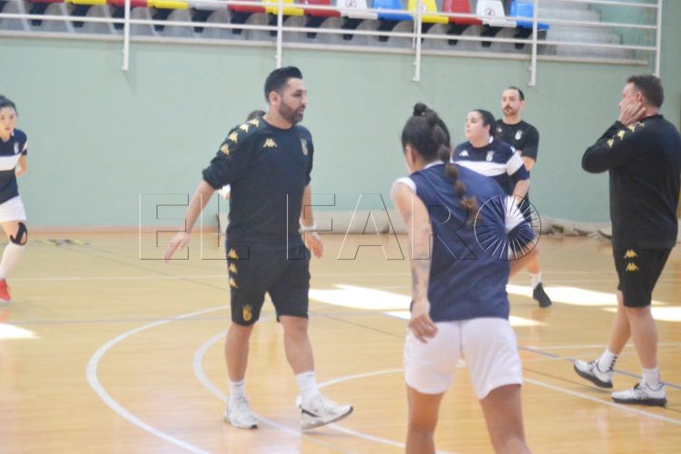 victor-cachon-seguira-frente-banquillo-ceuta-femenino-002