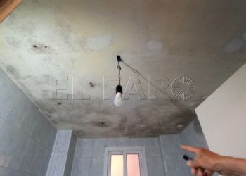 vivir-entre-basura-goteras-humedad-sidi-embarek-001