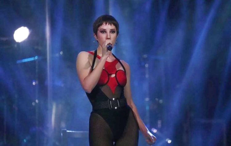 belen-alarcon-transformarse-ana-torroja-intenso-chanel-anos-90-tributo-mecano-002