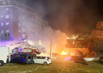 bomberos-sofoca-incendio-vehiculo-bermudo-soriano-3