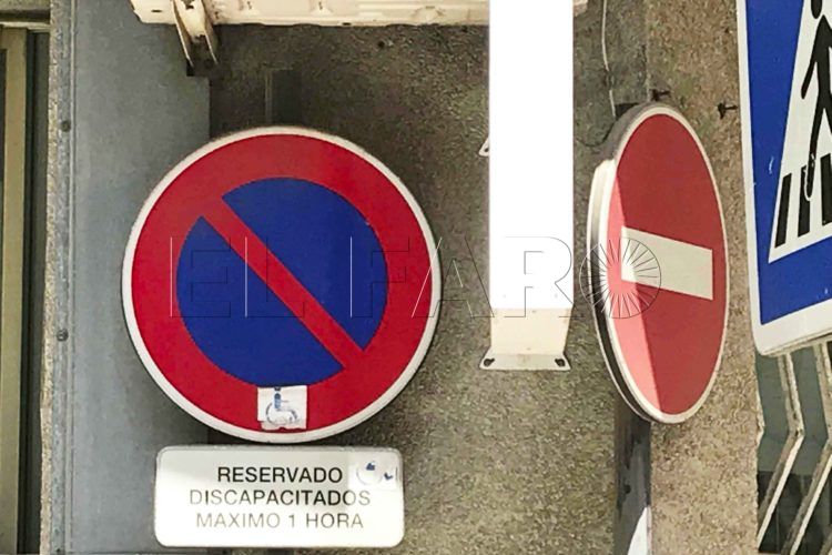 calles-saturadas-plazas-coche-reservadas-anulan-minusvalidos-1