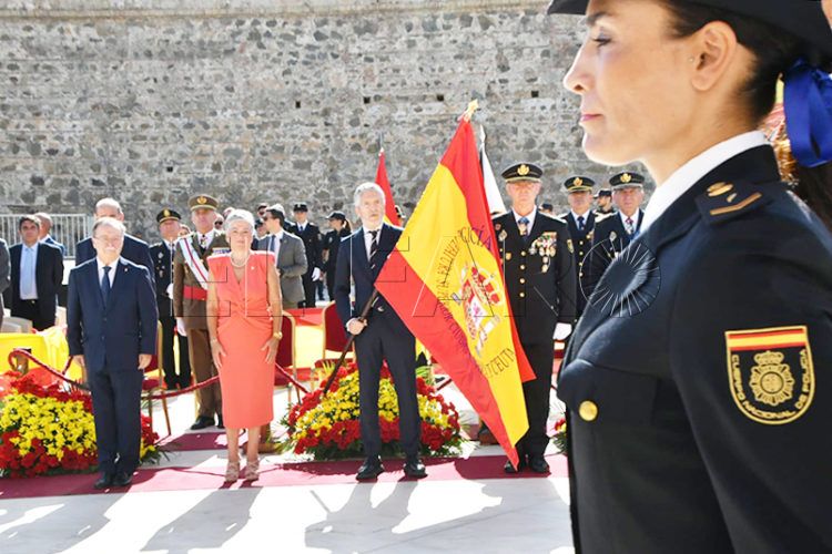 ceuta-entrega-bandera-espana-policia-nacional-marlaska
