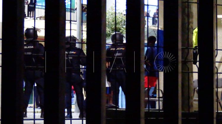 enfrentamiento-CETI-pelea-policía-002