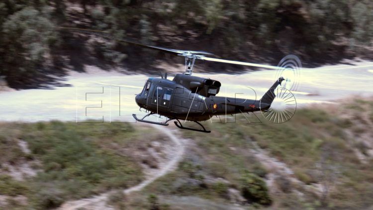 helicopteros-militares-sobrevuelan-cielo-ceuta-9