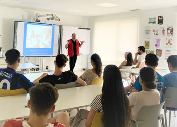 jovenes-parroquia-juan-pablo-ii-granada-conocen-cruz-roja