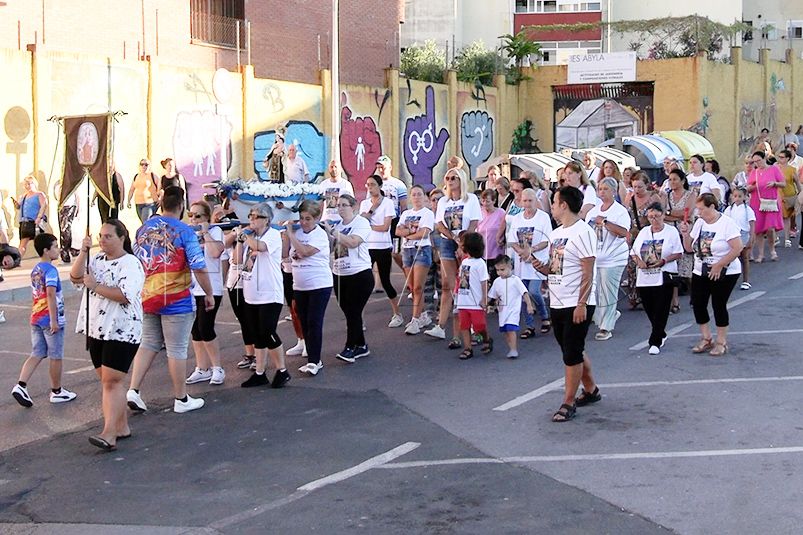 virgen-carmen-poligono-procesion-arropada-barrio