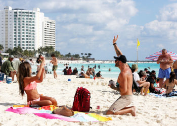 orinar-mar-topless-poner-musica-multas-sorprendentes-playas