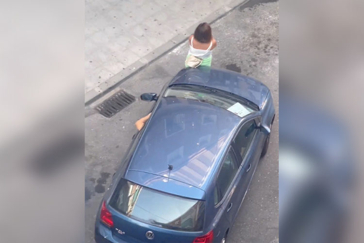 puede-peaton-guardar-plaza-aparcamiento-via-publica