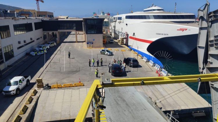 ataque-ansiedad-pasajero-obliga-frs-volver-puerto-004