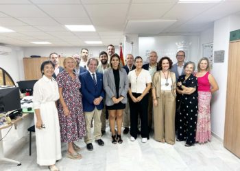 colegio-farmaceuticos-aecc-firman-acuerdo-prevenir-cancer-2