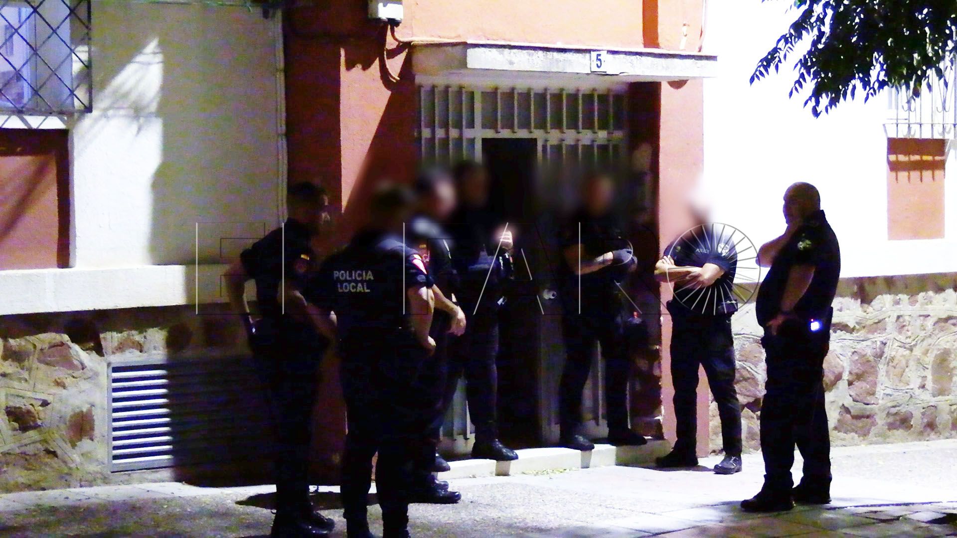 policia-actua-mixto-amenazas-vecino-explotar-bombona-1