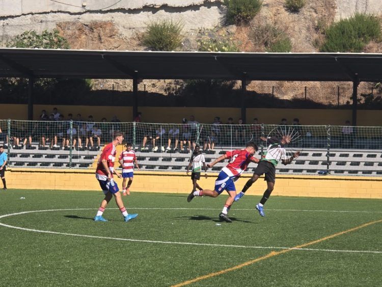 sporting-se-topa-mala-suerte-granada-013