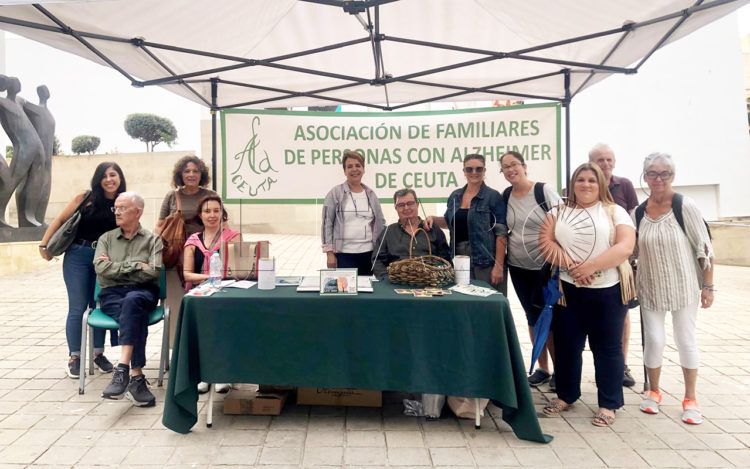 stand-asociacion-familiares-personas-alzheimer-dia-internacional-6