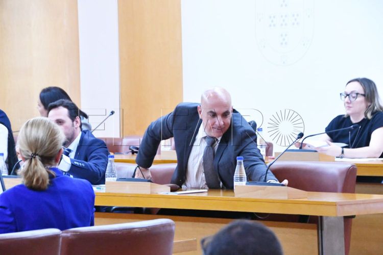 lopez-ausente-pleno-redondo-ruiz-sentados-union-vox