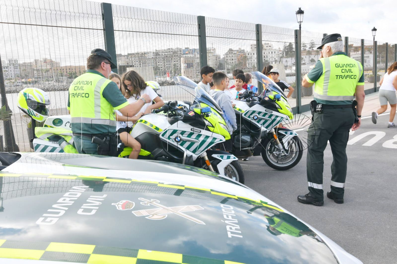 exhibicion-guardia-civil-escolares-muelle-espana