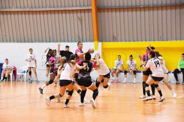 bm-estudiantes-vuelve-ganar-casa-ucam-murcia-balonmano