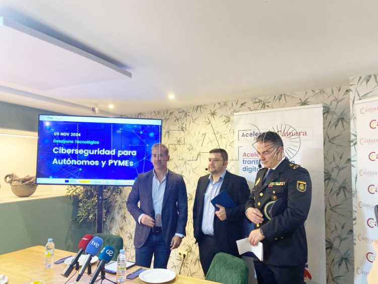 desayuno-tecnologico-luchar-amenazas-ciberneticas-empresas-003