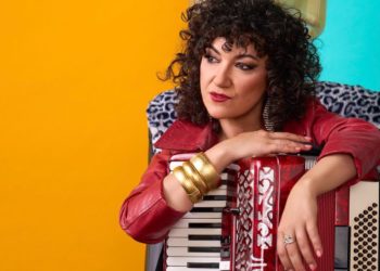 eva-cortes-cantante-grupo-musica-mama-chencha-3