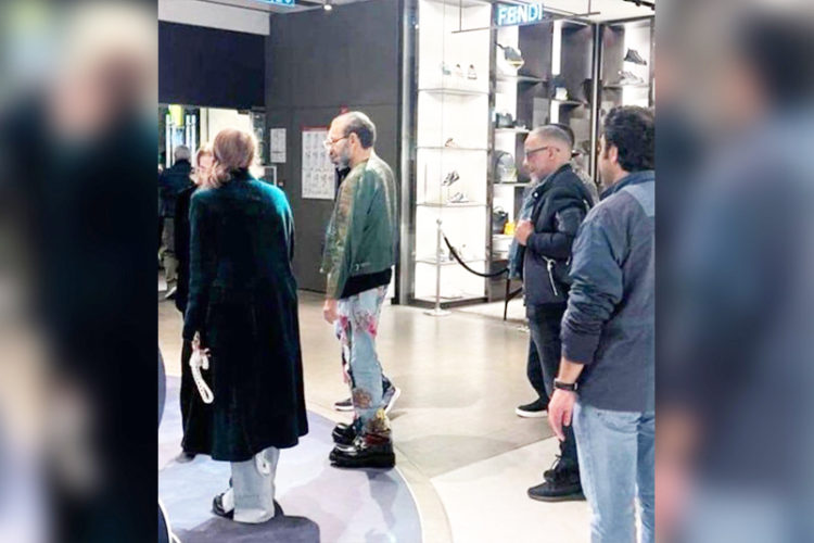 mohamed-vi-paris-vestimenta-informal-delgado-sin-baston