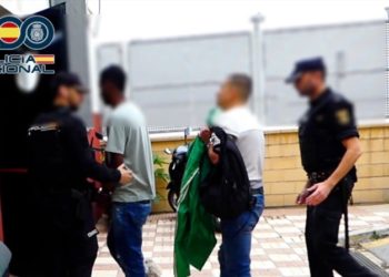 new-team-engano-jovenes-jugar-futbol-trama-policia-nacional-cuesta-parisiana-009