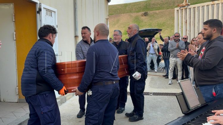 ultimo-adios-juan-carlos-perez-internacional-012