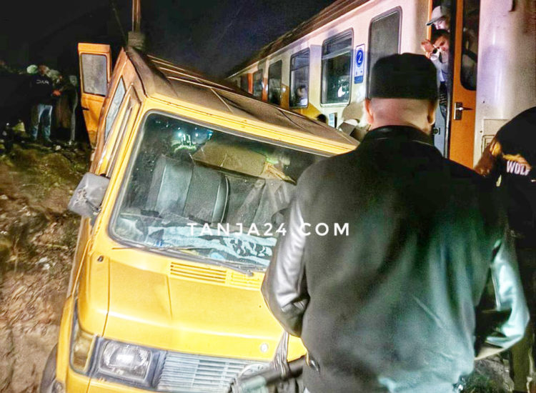 accidente-tren-furgoneta-tanger-marruecos-1