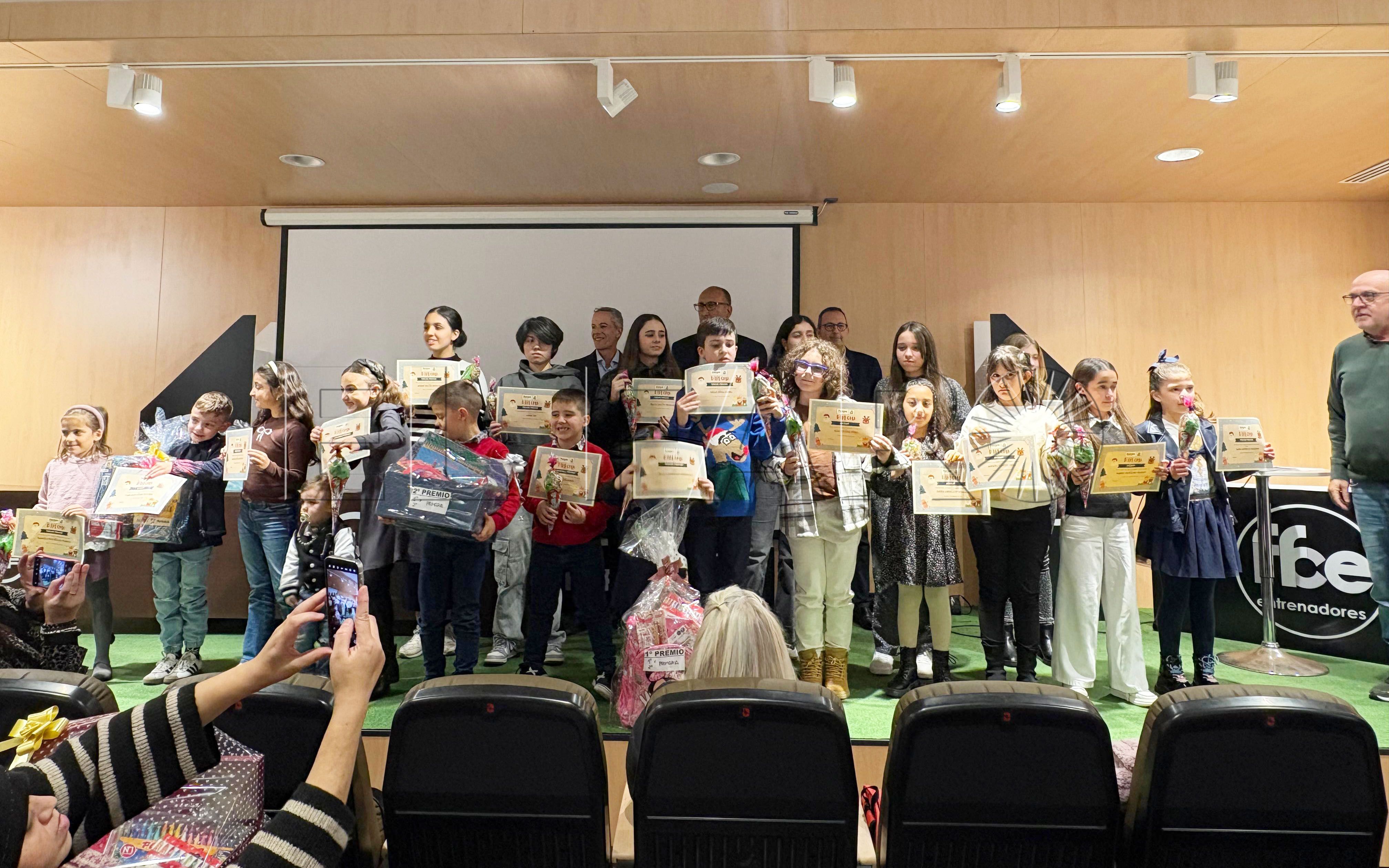 entrega-premios-fampa-concurso-tarjetas-navidad-30