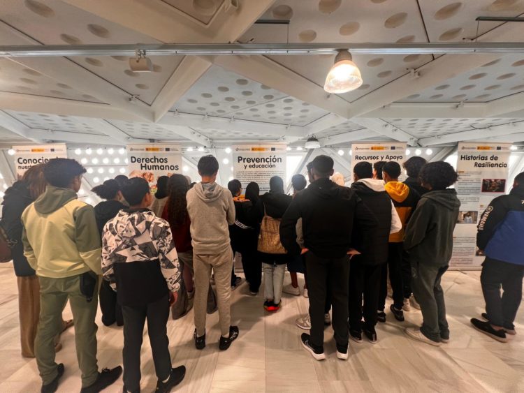 exposicion-conociendo-derechos-asociacion-integracion-inmigrantes-estacion-ferrocarril-5