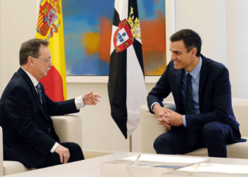 Pedro Sánchez durante su reunión con el presidente de Ceuta