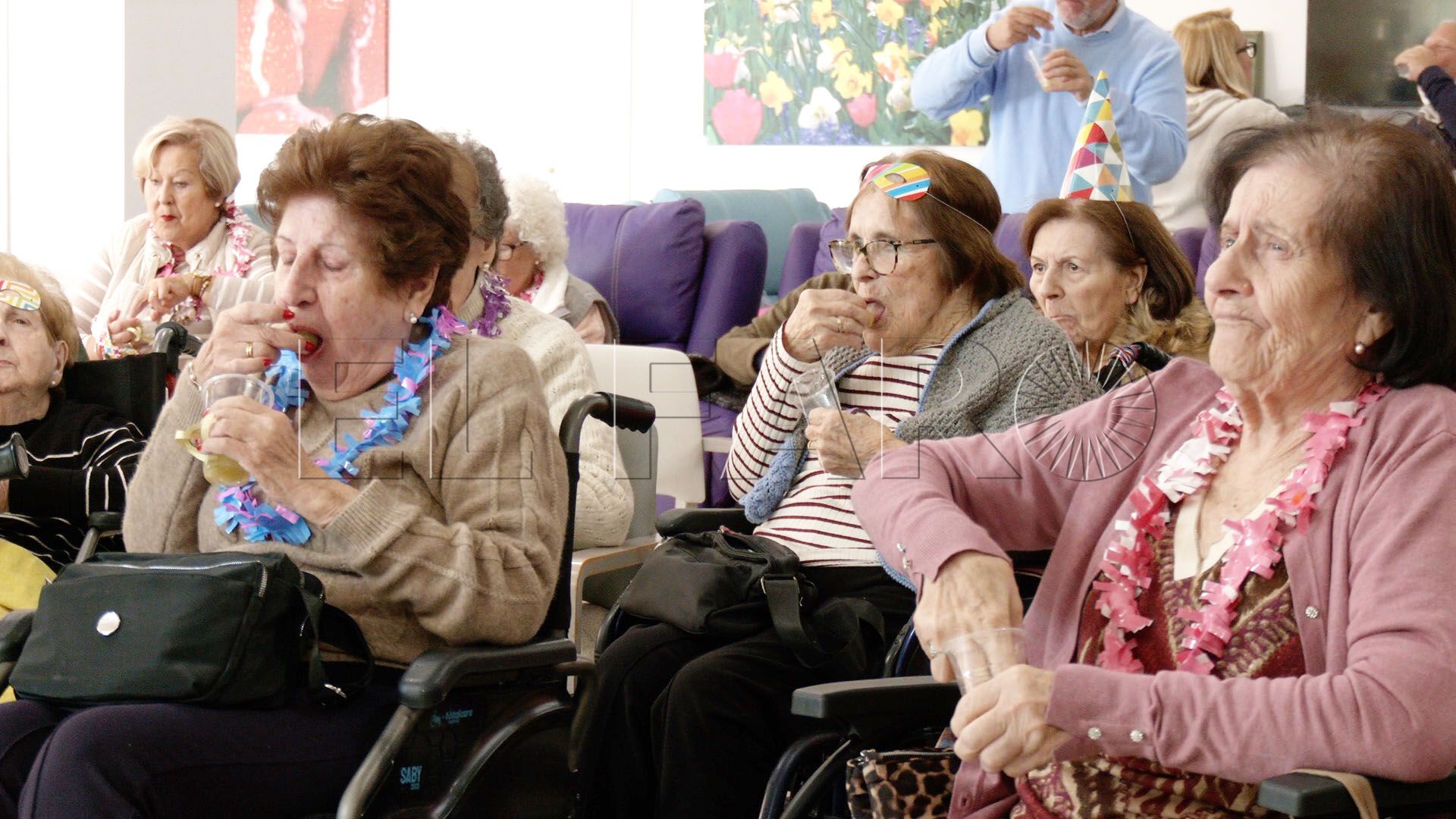 mayores-geron-primeros-recibir-2025-campanadas-nochevieja