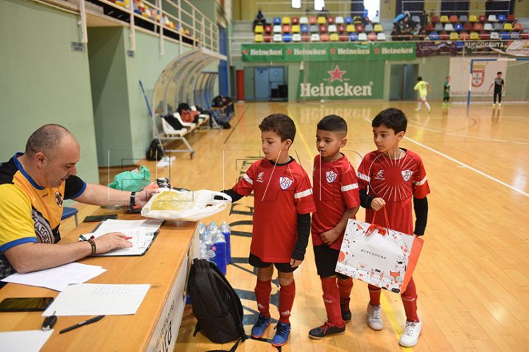 polillas-vuelve-mostrar-lado-solidario-navidad-futbol-1