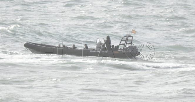 rescates-guardia-civil-limite-mar-inmigrantes-espigon-tarajal-1