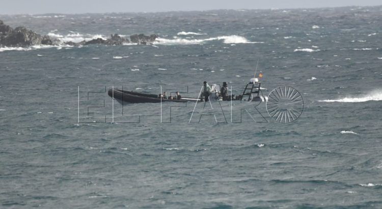 rescates-guardia-civil-limite-mar-inmigrantes-espigon-tarajal-2