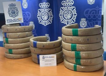 policia-nacional-rueda-neumaticos-hachis-puerto