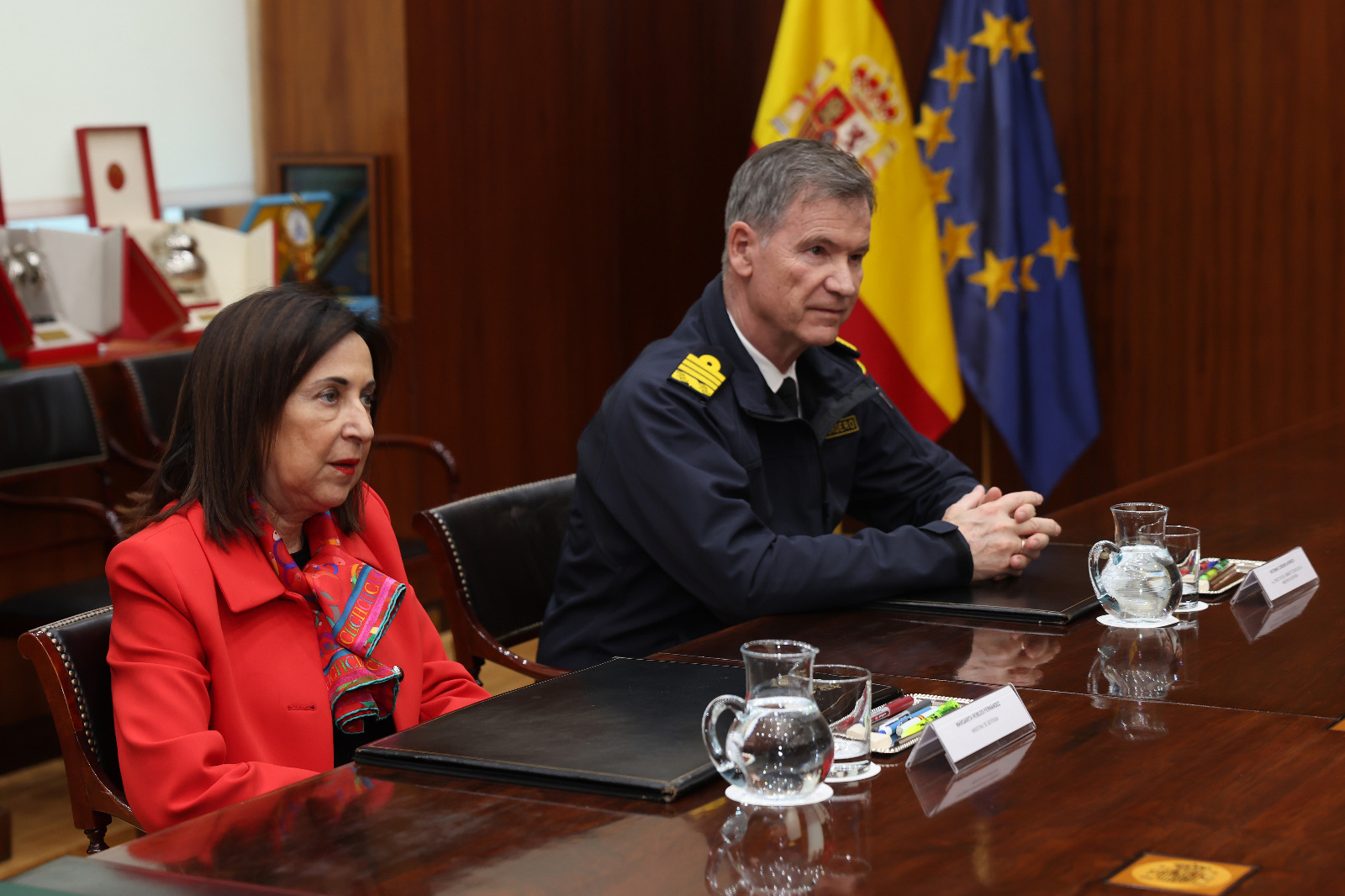 reunion-ministra-defensa-margarita-robles-juan-vivas-3