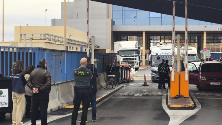 aduana comercial funciona llega ceuta camion pescado marruecos