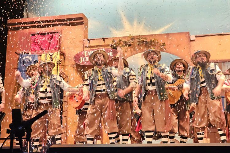 comparsa-caballas-lanzan-canas-cuartos-falla-1