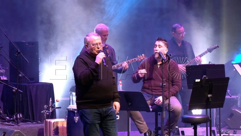 fenix-amigos-viaje-pasado-musica