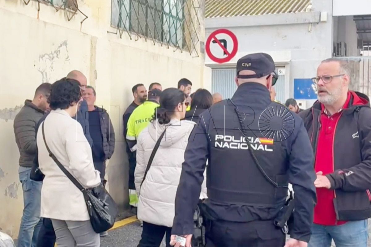 policia-nacional-estructuras-estrecho-negar-entrada-trabajadores