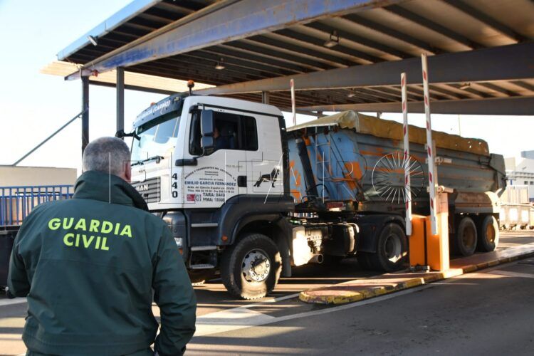 aduana-comercial-primer-camion-aridos