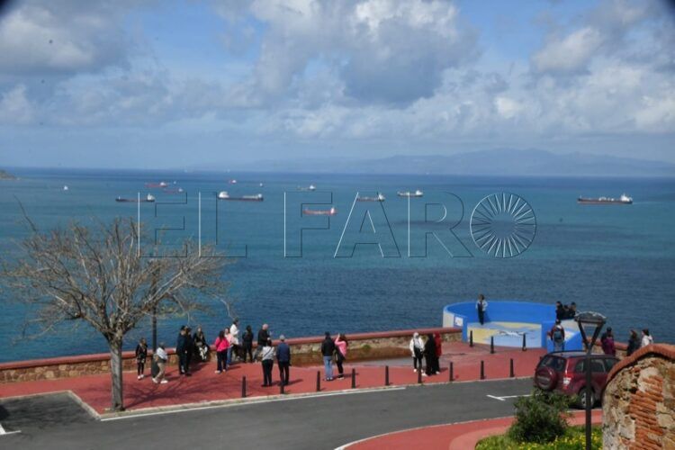 exito-puerto-ceuta-labores-avituallamiento-buques-006