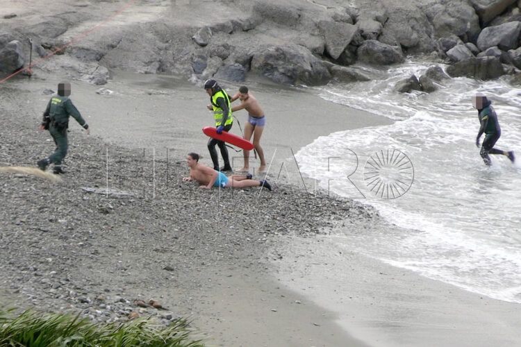 rescate-guardia-civil-geas-inmigrantes-benzu