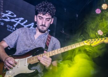 artista-canta-ad-ceuta-roquero-solitario-001