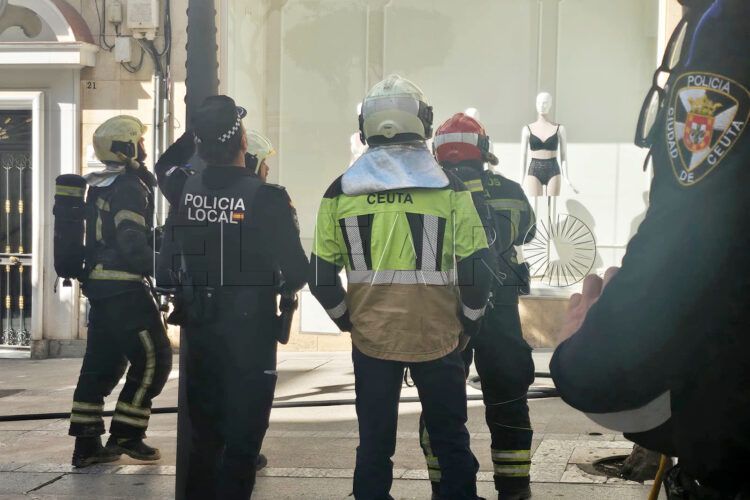 aviso-humo-incendio-bomberos-policia-local-revellin-4