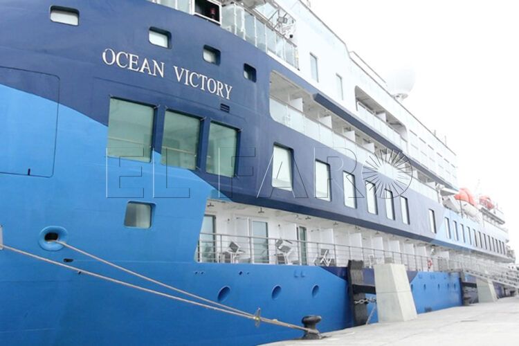 buque-ocean-victory-desembarca-muelle-espana-006-portada