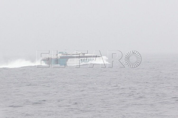 enfrentan-barcos-temporal-olivier-004-principal