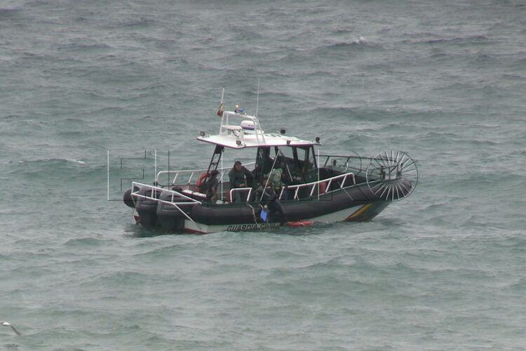 inmigrantes-se-arrojan-mar-cruzar-marruecos-ceuta-012