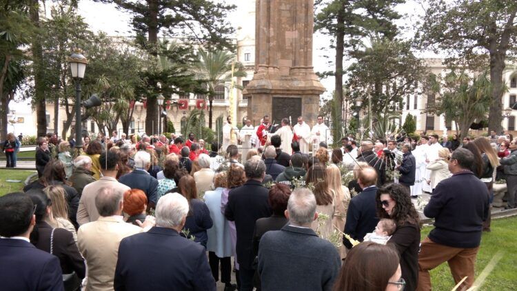palmas-ramas-olivo-bendecidas-bienvenida-semana-santa-ceuta-2025-20